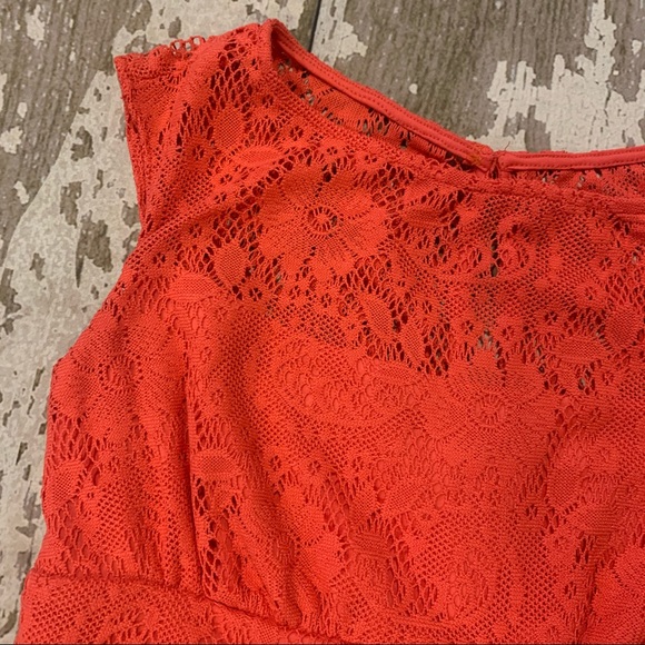 Coral lace dress - Picture 2 of 12
